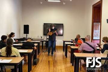 La Casa Condal de Telde  toca el timple/Francisco Javier Santana.